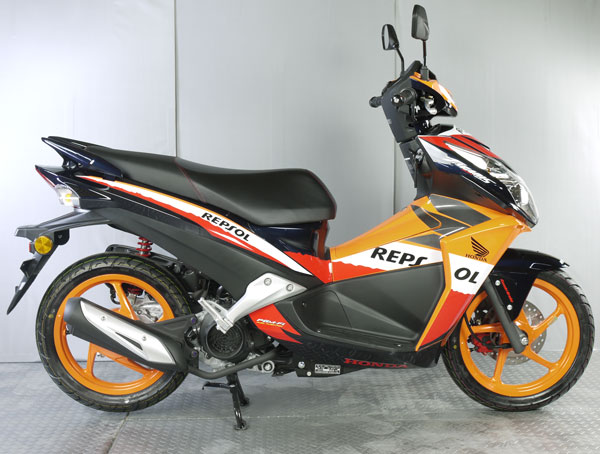 中国HONDA TARANIS 110GP　（弯刀110）