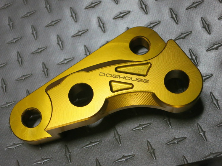DOG HOUSE MAJESTY S(マジェスティS） SMAX 267mm.ディスク　BREMBO 4ポット　40mmピッチ用キャリパーサポート　ゴールド PTO-DOG-09GD
