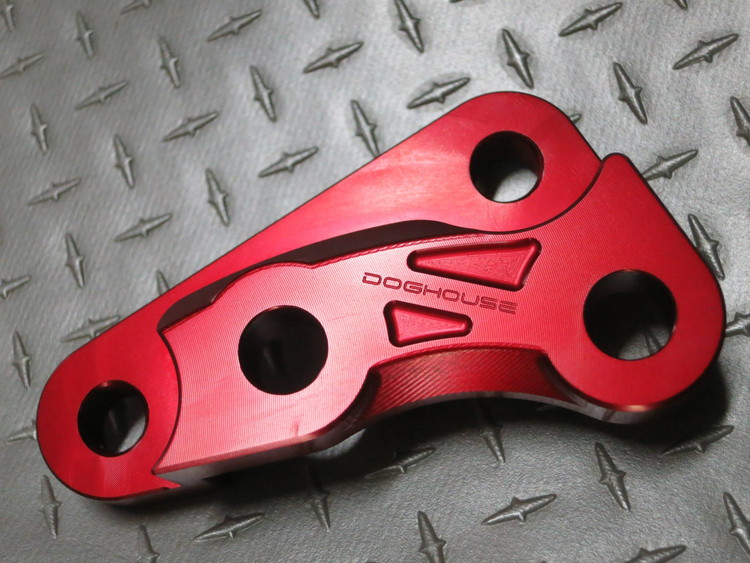 DOG HOUSE MAJESTY S(マジェスティS） SMAX 267mm.ディスク　BREMBO 4ポット　40mmピッチ用キャリパーサポート　レッド PTO-DOG-09RD