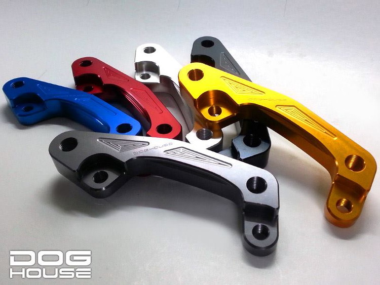 DOG HOUSE MAJESTY S(マジェスティS）SMAX ブレンボ2ポット84ミリピッチキャリパー　245ミリディスク用　リアブレーキキャリパーブラケット　レッド DOG-10RD