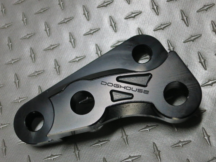 DOG HOUSE MAJESTY S(マジェスティS） SMAX 267mm.ディスク　BREMBO 4ポット　40mmピッチ用キャリパーサポート　ブラック PTO-DOG-09BK