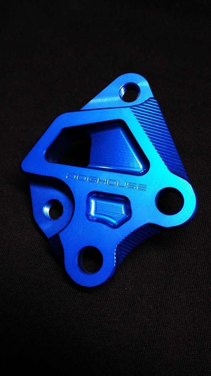 DOG HOUSE 4TH CYGNUS X(シグナスX）BREMBO 40mmピッチ 245mmフロントディスク用キャリパーサポート ブルー TA-DOG-CS001BL