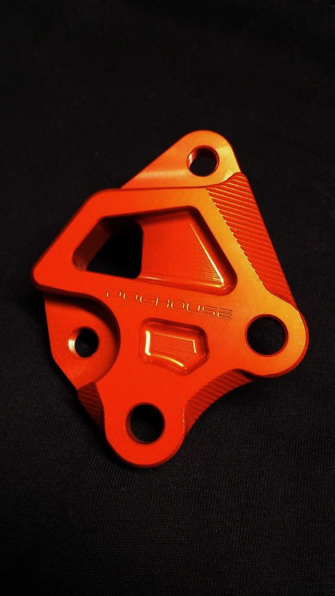 DOG HOUSE 4TH CYGNUS X(シグナスX）BREMBO 40mmピッチ 245mmフロントディスク用キャリパーサポート オレンジ TA-DOG-CS001OR