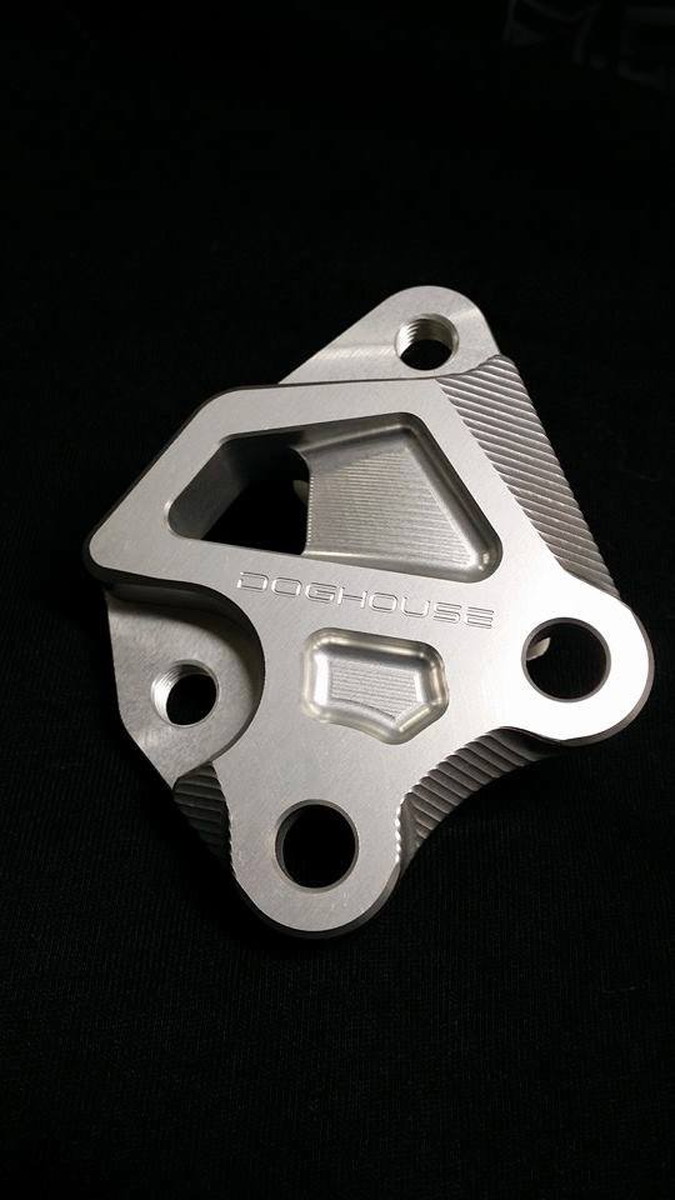 DOG HOUSE 4TH CYGNUS X(シグナスX）BREMBO 40mmピッチ 245mmフロントディスク用キャリパーサポート シルバー TA-DOG-CS001SI