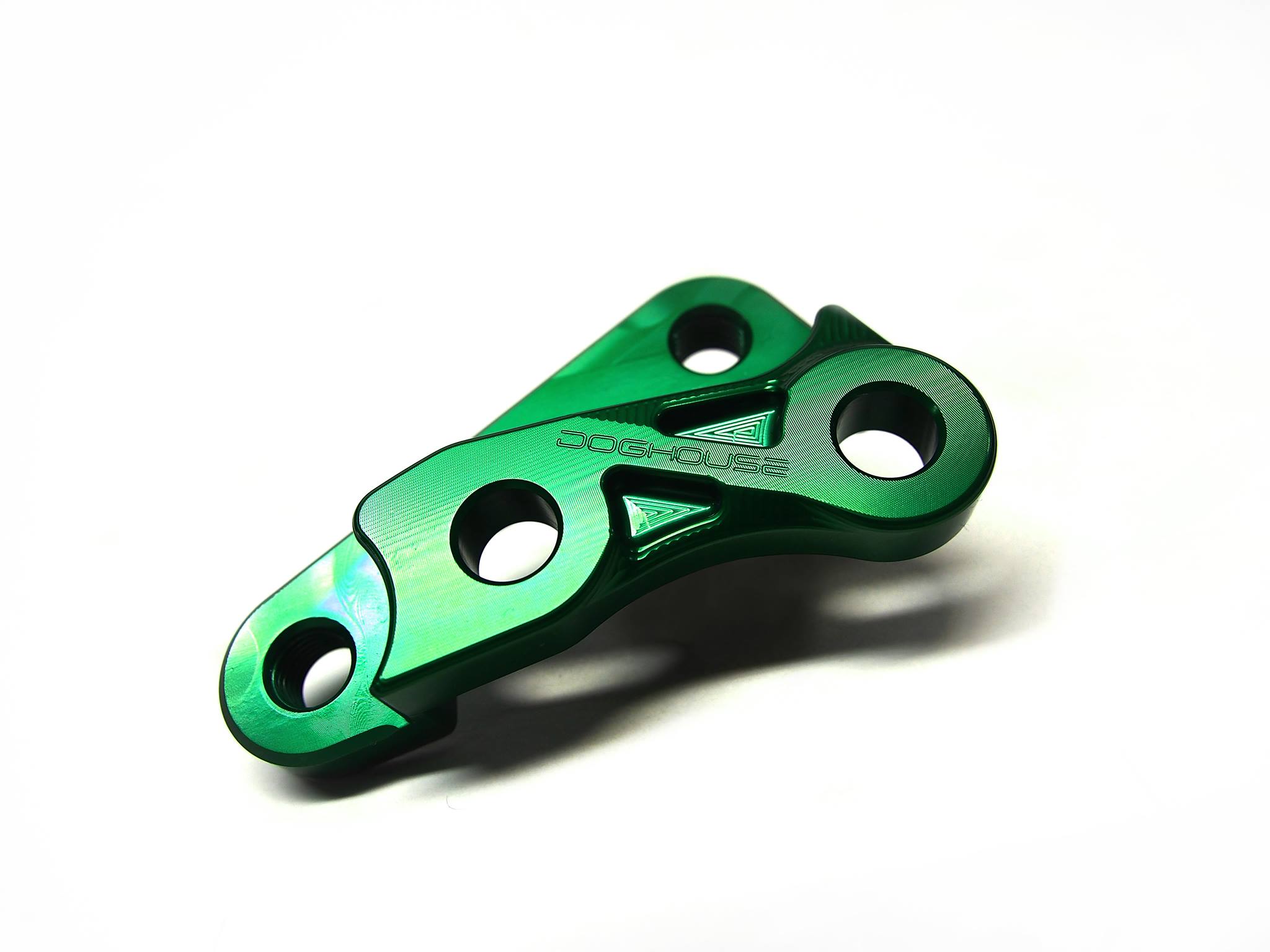DOG HOUSE MAJESTY S(マジェスティS） SMAX 267mm.ディスク　BREMBO 4ポット 40mmピッチ用キャリパーサポート グリーン Ver.2 TA-DOG-CS003GN